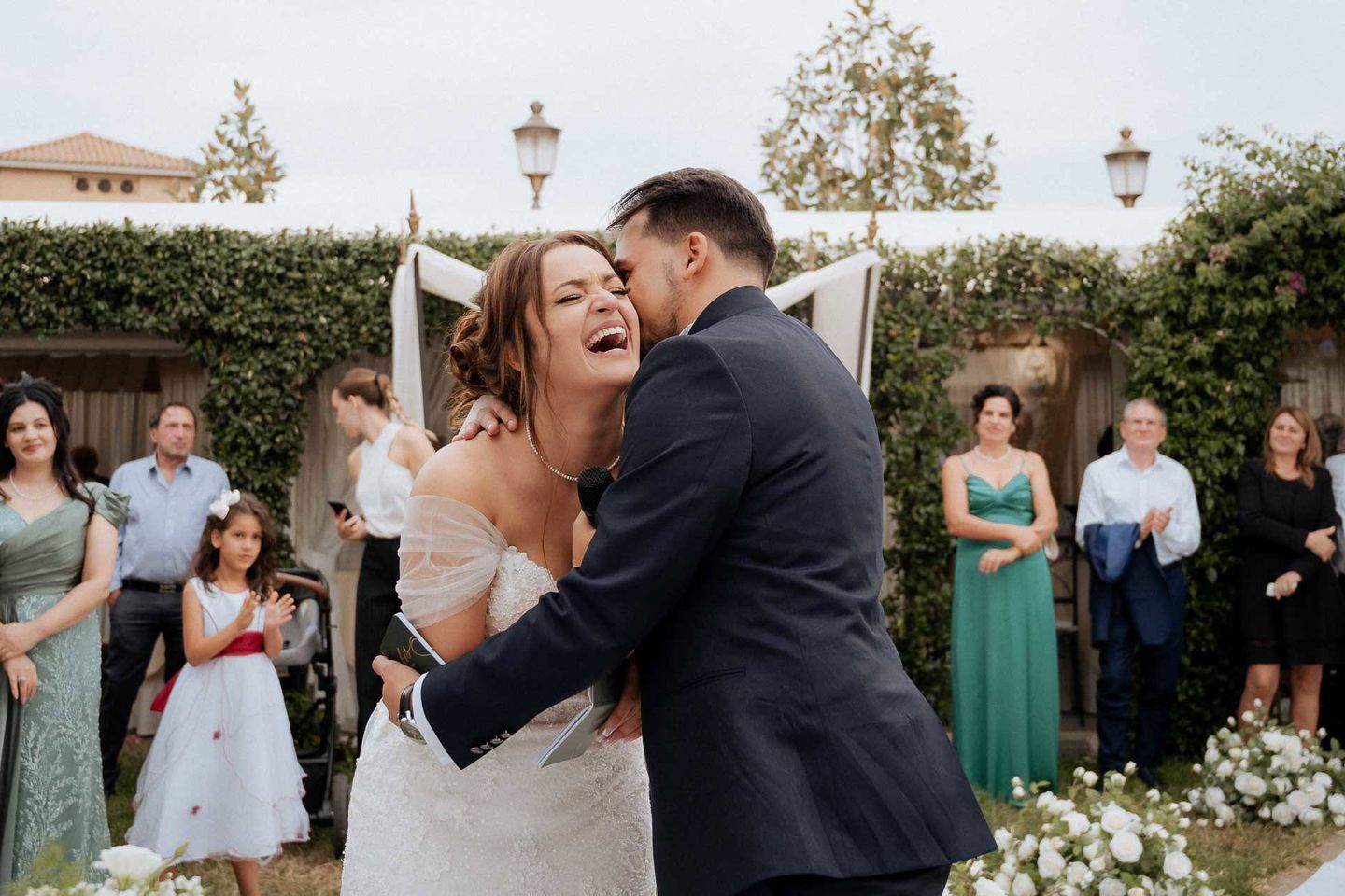 Momento spontaneo durante la cerimonia di matrimonio — reportage Scatti D'Emozione Roma